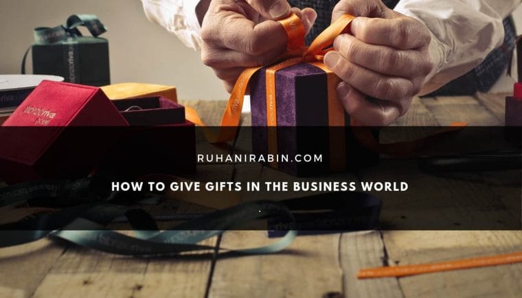 How to Give Gifts in the Business World